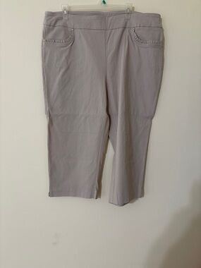 Light Khaki Women's Pull-On Capri Pants